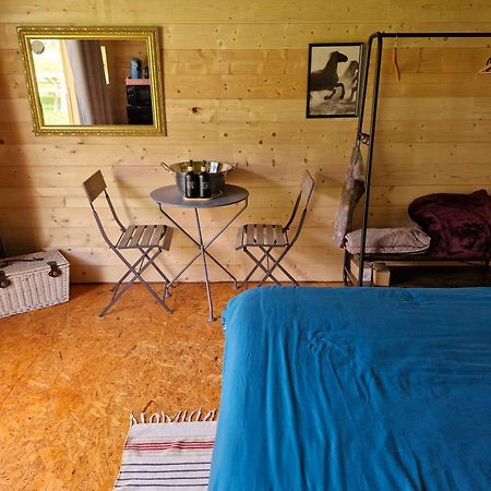 La Cabane Des Lucioles Saint-Julien-Boutieres Dış mekan fotoğraf