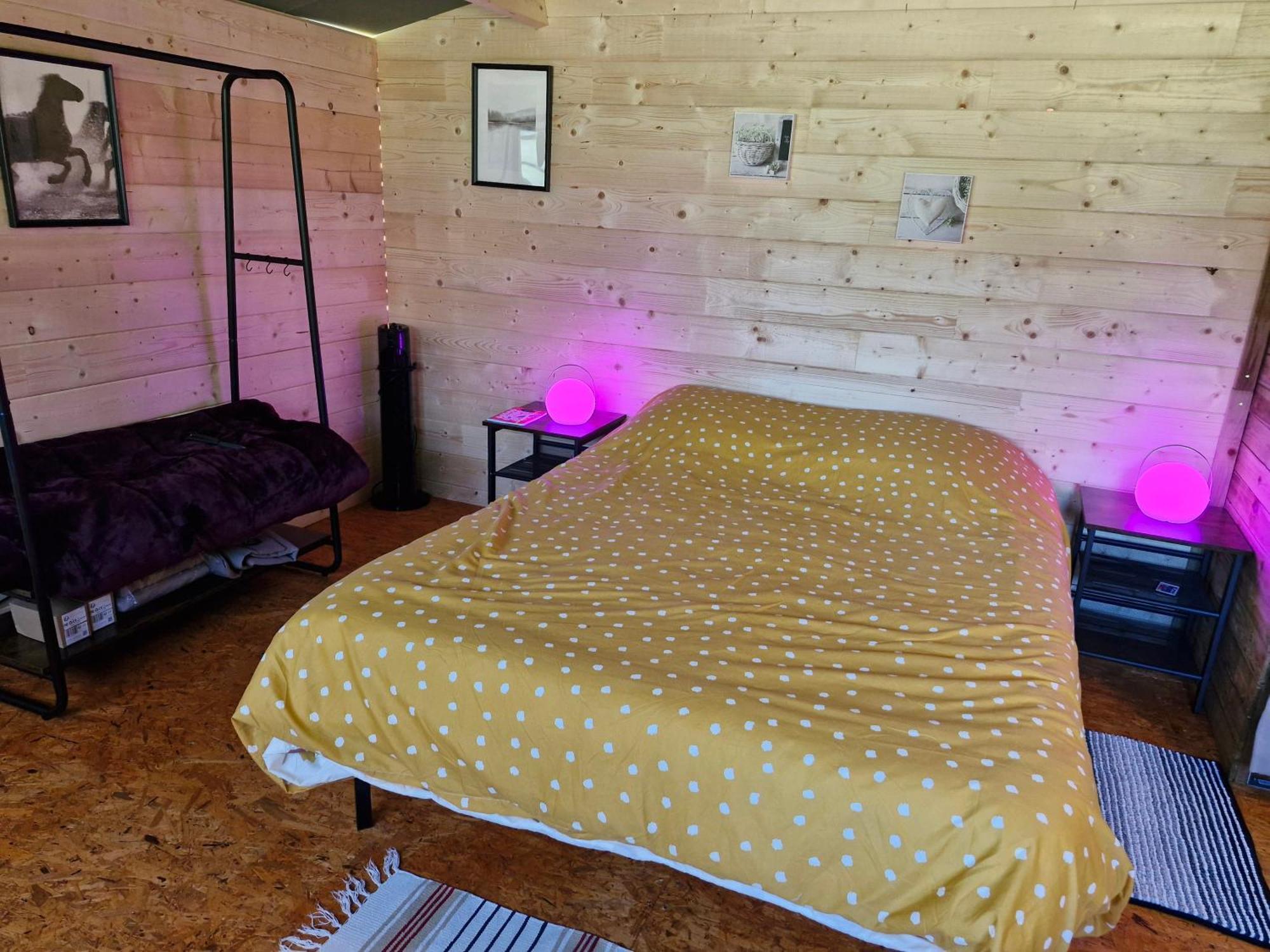 La Cabane Des Lucioles Saint-Julien-Boutieres Dış mekan fotoğraf