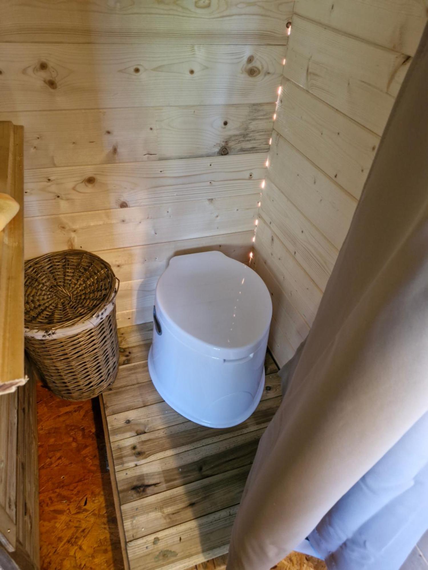 La Cabane Des Lucioles Saint-Julien-Boutieres Dış mekan fotoğraf