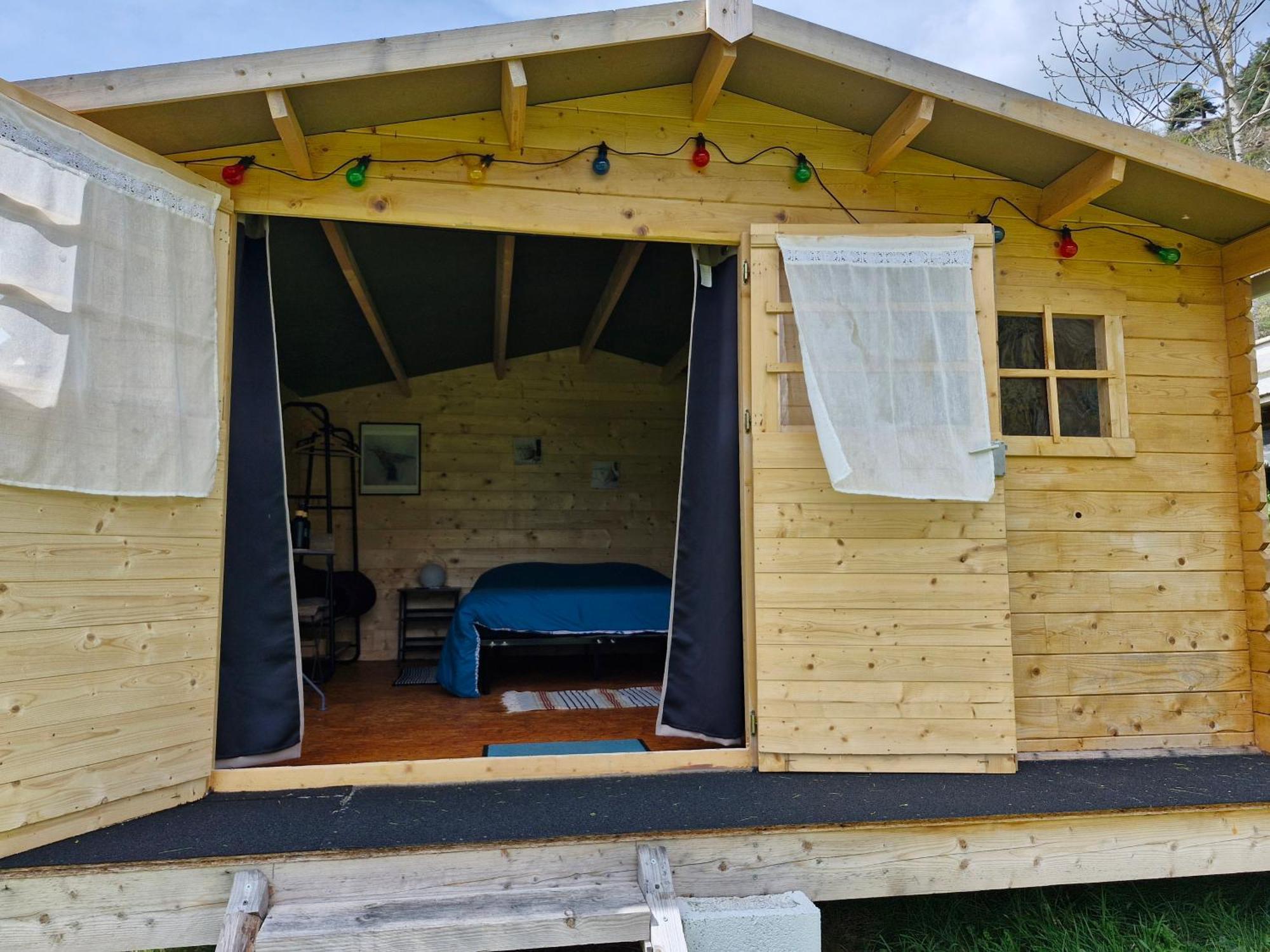 La Cabane Des Lucioles Saint-Julien-Boutieres Dış mekan fotoğraf