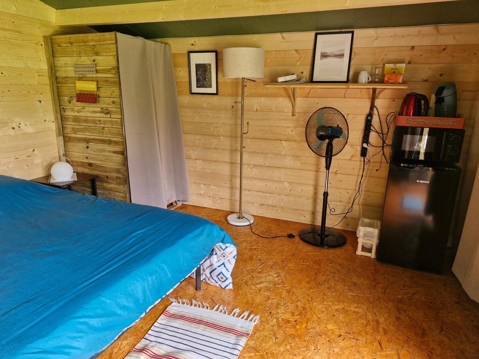 La Cabane Des Lucioles Saint-Julien-Boutieres Oda fotoğraf