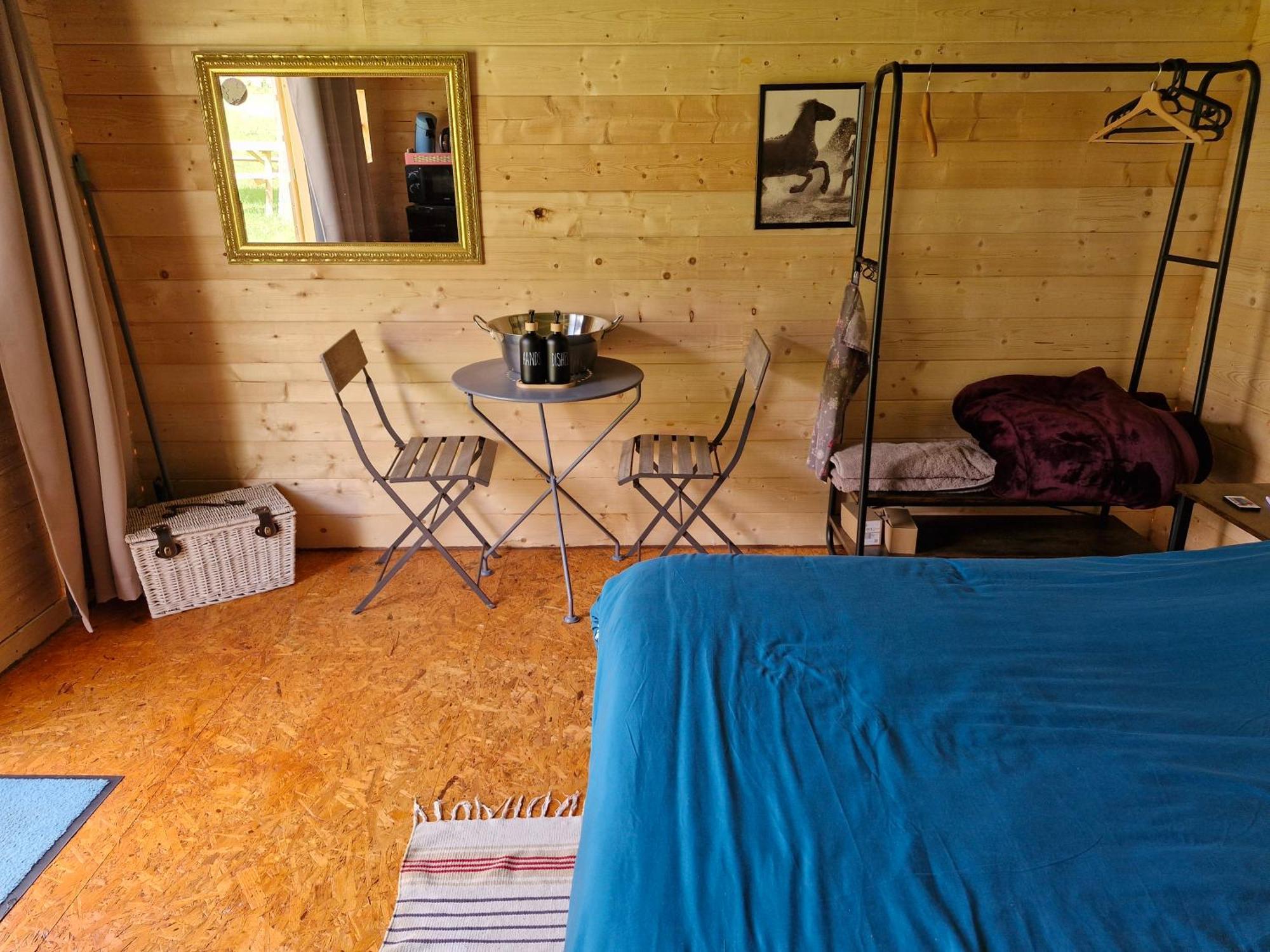 La Cabane Des Lucioles Saint-Julien-Boutieres Dış mekan fotoğraf